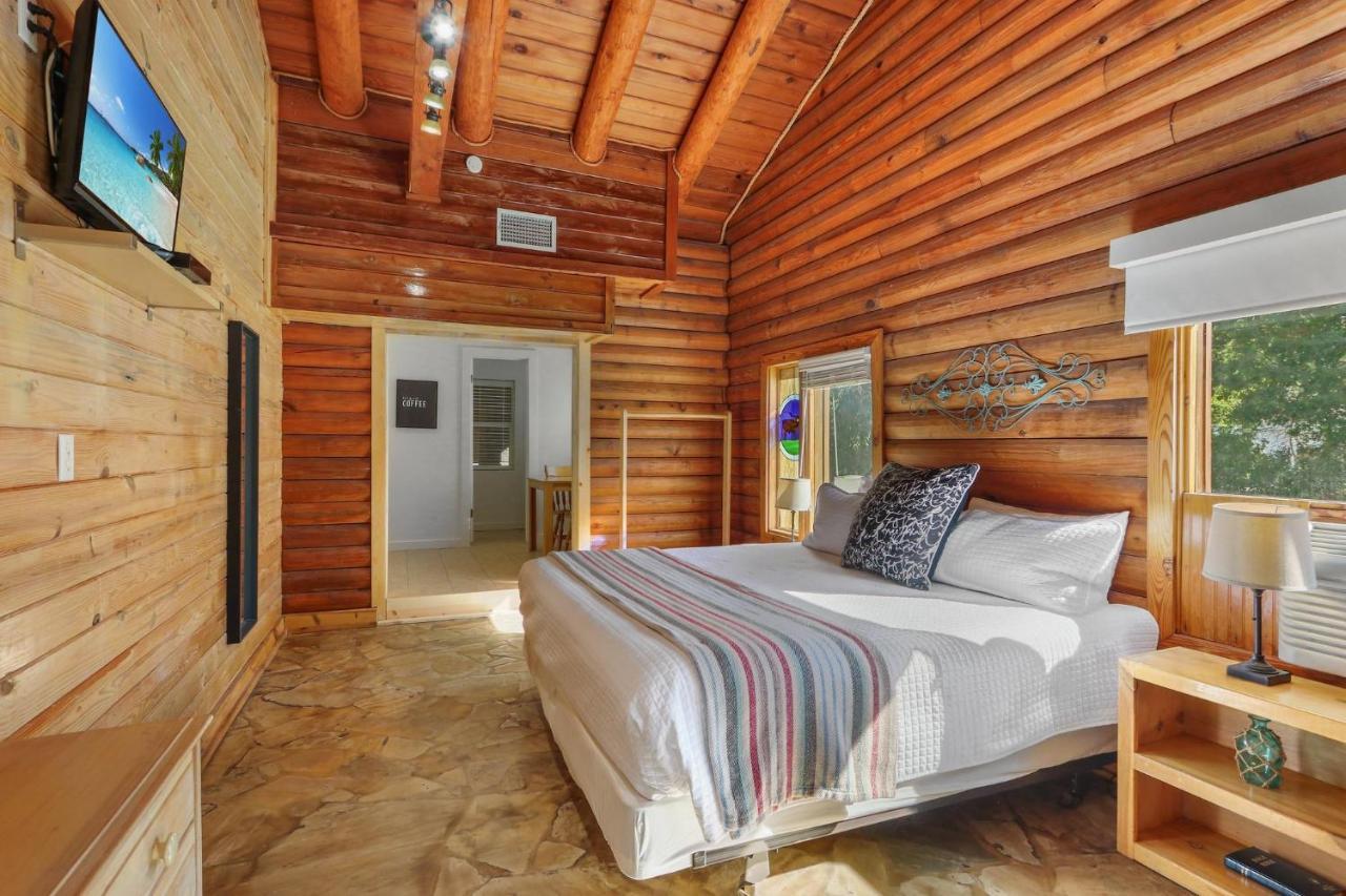 Wimberley Log Cabins Resort And Suites- Unit 4 Eksteriør billede