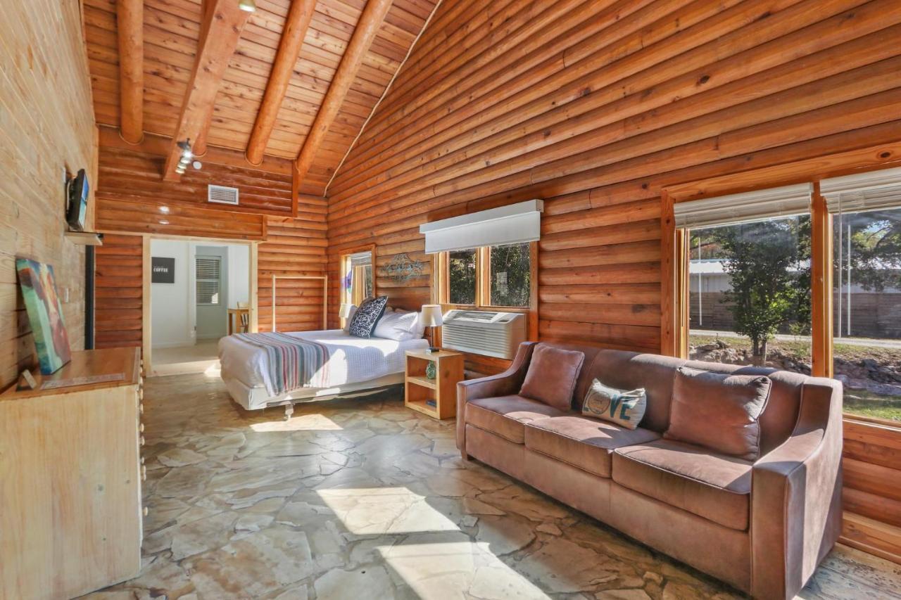 Wimberley Log Cabins Resort And Suites- Unit 4 Eksteriør billede